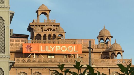 Das Hotel sieht auch wie ein Palast aus und gefällt mir ausgesprochen gut—es ist kein klassisches Hotel, sondern auch Teil der königlichen Geschichte