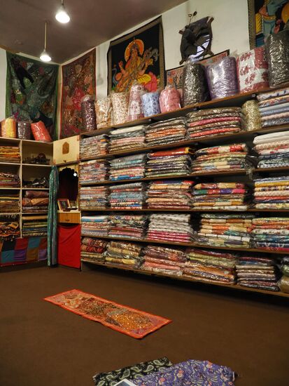 Dann will man natürlich auch etwas verkaufen….
So eine Veranstaltung empfinde ich immer unangenehm—man fühlt sich verpflichtet zu kaufen