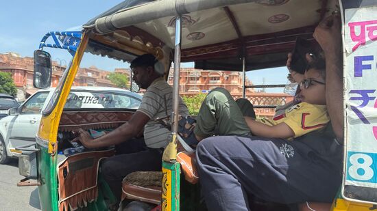 Vollgestopfte Tuk-tuks….