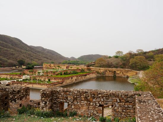 Blick vom Fort auf den Maota-See, der als Hauptwasserquelle für den Palast diente