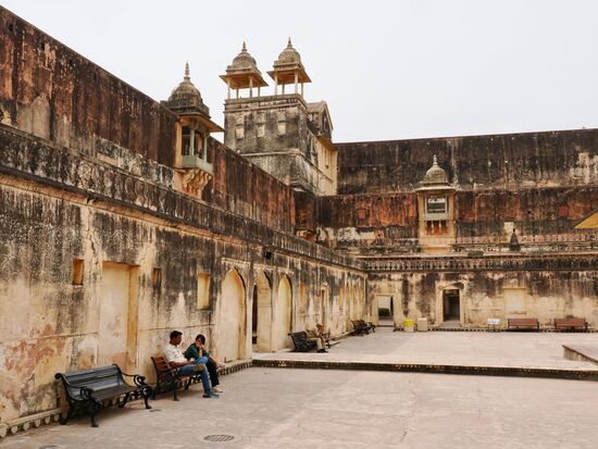 Auf den oberen Ebenen des Forts mit den kuppelförmigen Pavillons und Wachtürmen