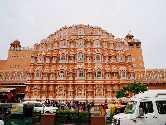 Diesmal stoppen wir und können aussteigen für ein paar Fotos. Hinein möchten wir garnicht..