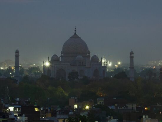 Leider ist das Taj Mahal heute nicht beleuchtet—das ist nur Freitags der Fall—sieht aber trotzdem toll aus