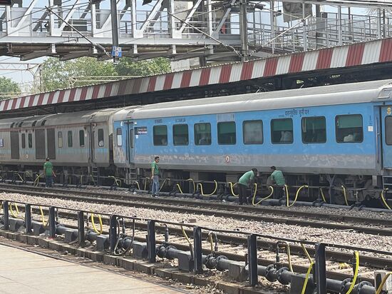 Wenn die Züge halten,  wird Wasser aufgefüllt