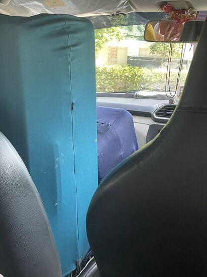 So müssen die Koffer auf den Beifahrersitz und da sie nicht angeschnallt werden, piept es am laufenden Band 