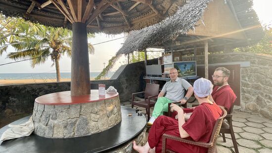 Hier im Teehaus trifft man sich auf eine Chai und ein kleines gesundes „Beiwerk“