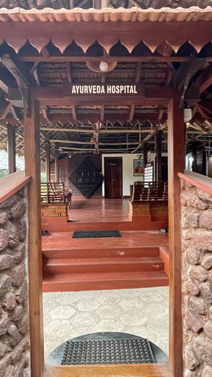 Das Hospital—hier dürfen wir täglich kurz vor den Treatments antreten und es gibt täglich ein Arztgespräch-täglich wird Puls und Blutdruck überprüft.
Blut wird hier nicht abgenommen, das ist nicht erlaubt