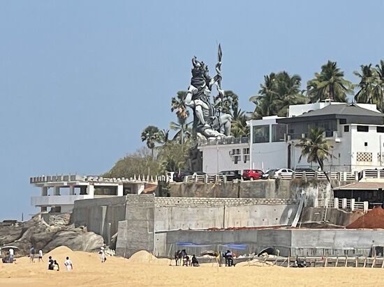 Eine Hotelanlage neben uns