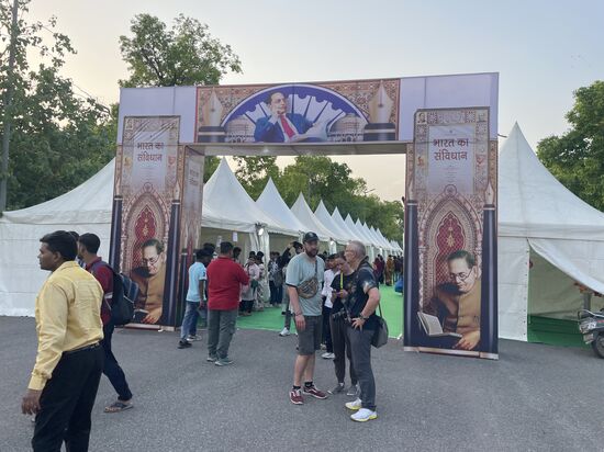 Einmal im Jahr gibt es hier eine Veranstaltung zu Ehren des „Dr. B.R. Ambedkar“ 
und der indischen Verfassung