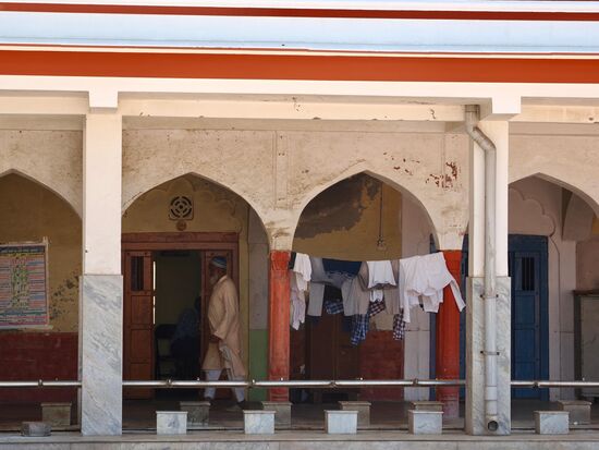 Ein Moment im Innenhof der Moschee