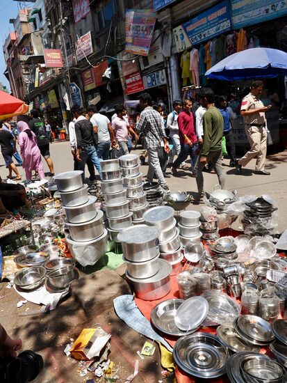 Was hier alles verkauft wird—wir erstehen einen schweren Stein-Mörser für 5 Euro!