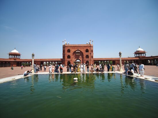 Die „Jama Masjid“ Moschee -der weitläufige Innenhof kann bis zu 25.000 Menschen aufnehmen