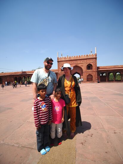 Und wieder werden wir am laufenden Band angesprochen—wir können keine 2 Meter gehen—irgendwann wird es lästig und wir verneinen immer öfter—unsere Jai ist auch genervt und wimmelt einige „Fans“ ab, damit wir überhaupt mal ein paar Meter voran kommen