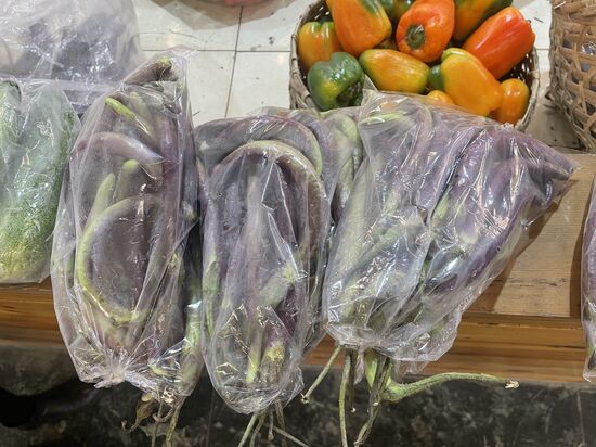 Das sind Auberginen!! Lang und dünn wie Bohnen..