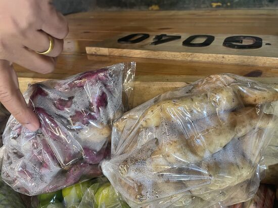 Kartoffeln, die man roh Snackt