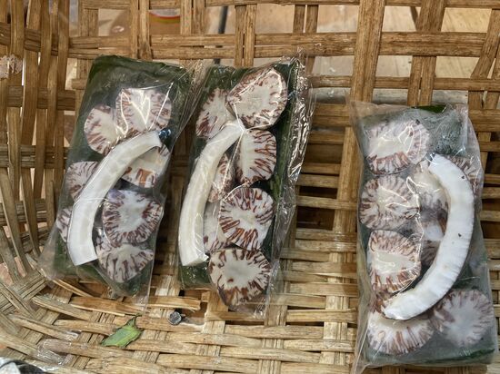 Betelnüsse, die anstelle von Süßigkeiten gekaut werden