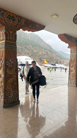 Wir sind sehr erleichtert, dass wir wieder festen Boden unter den Füßen haben!