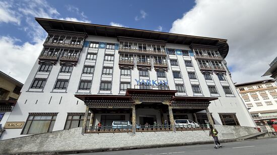 Unser Hotel—das „Yarkay“ im Herzen der Hauptstadt Thimpu-
Thimpu liegt auf einer Höhe von 2.200m
