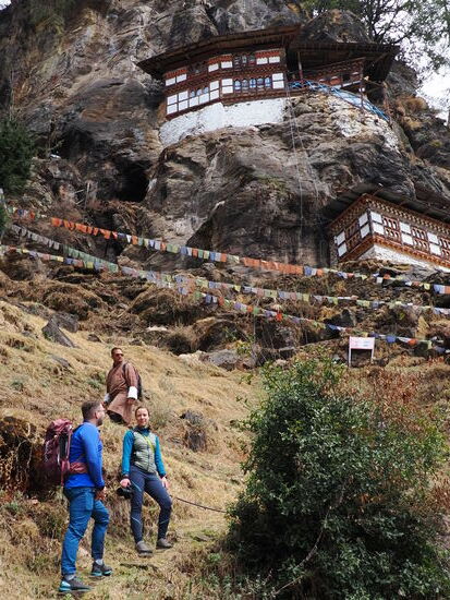 Som ist fit und geht voran- Der Name des Klosters- Tango- bedeutet Pferdekopf und bezieht sich auf eine pferdeähnliche Felsformation am Berg