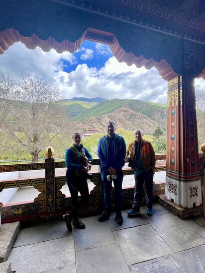 Eine strenge Sicherheitskontrolle wird durchgeführt und wir dürfen keine Rucksäcke mitnehmen-erstmal genießen wir die tolle Aussicht