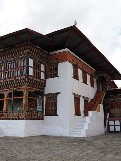 Die Festung ist das Verwaltungs- und religiöses Zentrum des Landes, in dem sich auch der Thronsaal und die Büros des Königs befinden