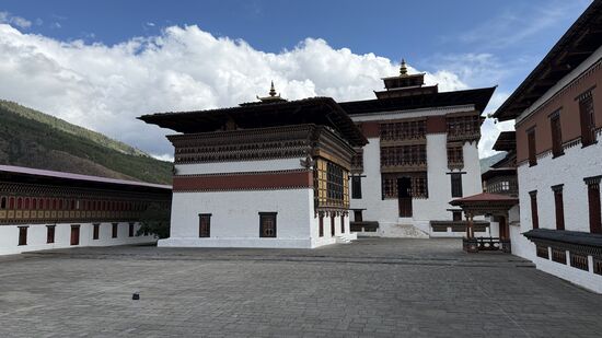 Ursprünglich wurde die Anlage im 13. Jhd gegründet, aber mehrmals zerstört und wieder aufgebaut