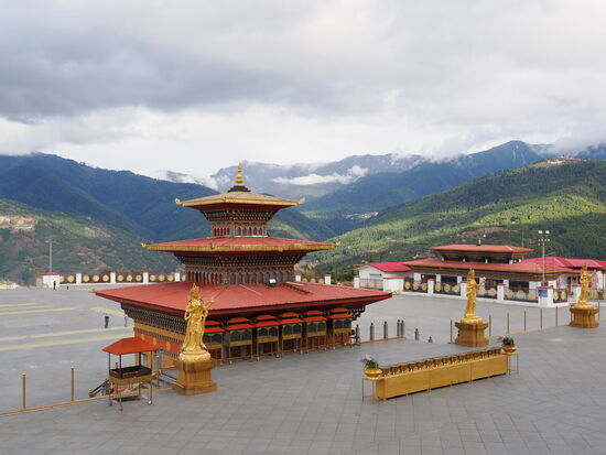 Panoramablick über das Thimpu-Tal
Im Innern der Hauptstatue  befinden sich 125.000 kleinere Buddha-Statuen
