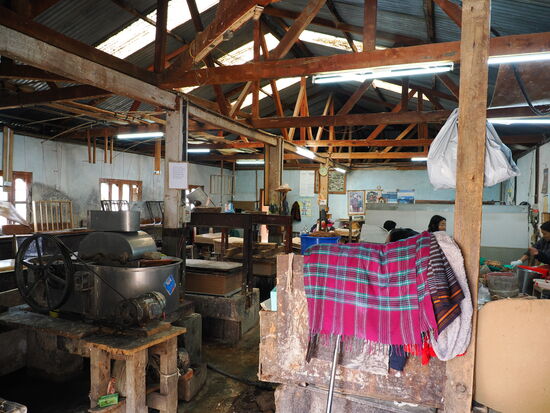 Wir betreten die Produktionshalle…