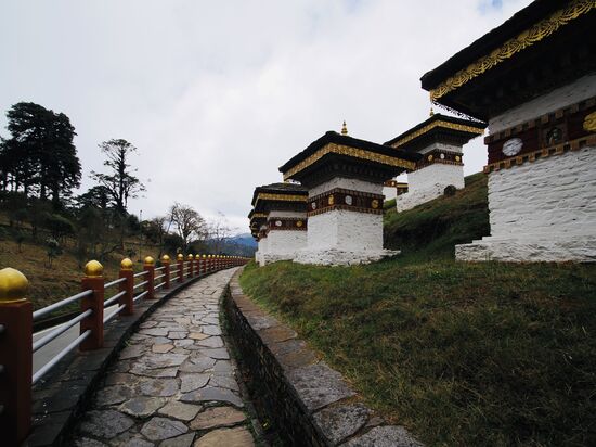 Wir umrunden das Ganze einmal 