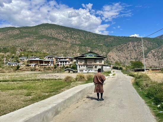 Weiter gehts im gemütlichen Schritt durch das nächste Dorf