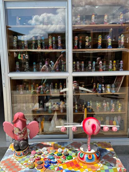 Das Dorf ist voll davon-