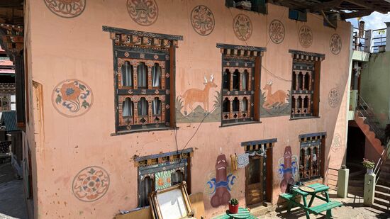 Auch die Häuser sind so bemalt