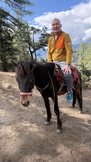 Thomas entscheidet sich für die bequeme Variante, es bleibt ja immer noch die 2. Hälfte der Strecke, die für die Pferde nicht gangbar ist