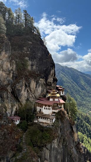 Jetzt stehen wir „über“ dem Kloster…