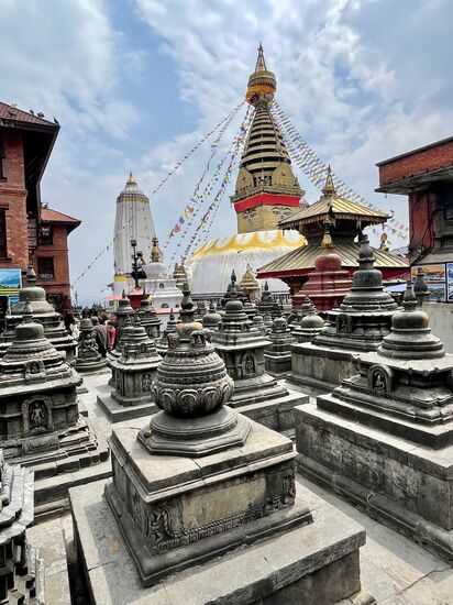 Die berühmten Augen Buddhas sind auf allen 4 Seiten zu sehen und stehen für Weisheit und Allwissenheit-diese StuPa ist 2500 Jahre alt und gilt als das Herz des buddhistischen Lebens