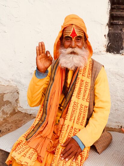 Diese Männer sind hunduistische Asketen, die sich dem spirituellen Leben gewidmet haben…