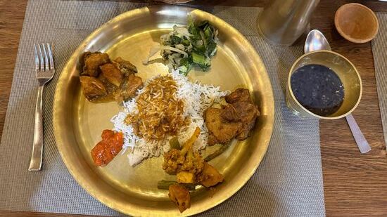 Dazu die übliche schwarze Bohnensuppe