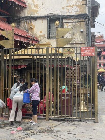 Auch hier holen sich einige einen Segen ab