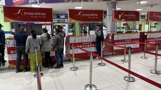 Unser Fahrer drängelt sich durch und besorgt uns gute Plätze