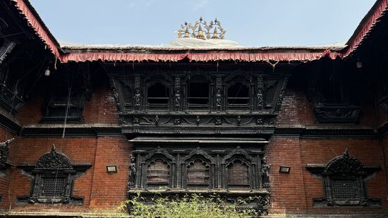 Die Kumari ist eine Kindgöttin, die als Inkarnatiom der hunduistischen Göttin Taleju gilt