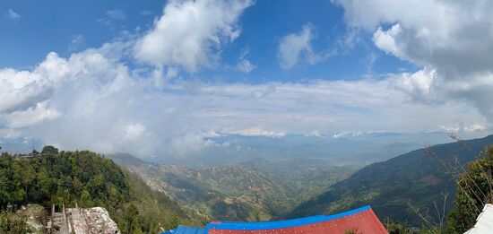 Wunderbar —-schon sieht man die tolle Gebirgskette vom Annapurna bis zum Everest-Massiv
