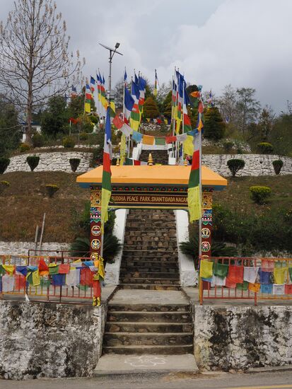 Nur eine kurze Strecke fahren wir bis zum „Buddha Peace park“ der auch noch zu Nagarkot gehört