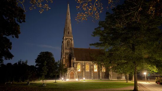 Diese hübsche Kirche sehen wir auf dem Weg zur "Meerjungfrau"--es handelt sich um die "St Albans church"