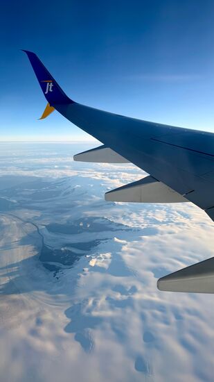 wir fliegen über Island