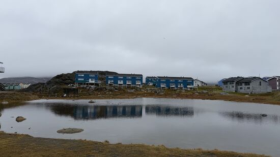 Gegen 10 Uhr hört es auf zu regnen und wir marschieren los. Wir haben etwa 2,5km bis zum Zentrum von Nuuk