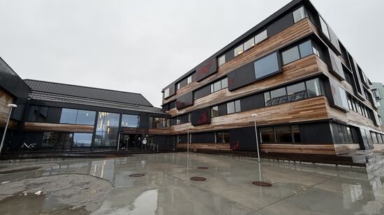 Eine Schule, die auf dem ehemaligen Gelände des legendären "Block P" errichtet wurde