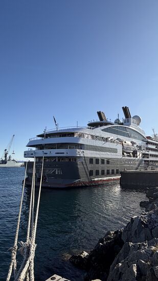 Das Schiff ist besonders für Reisen in eisige Regionen geeignet