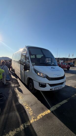 Alles klein hier und überschaubar--ein Taxi kann man sich sparen, jeder wird per shuttle zu seinem Hotel gebracht--wir sind für die ersten 2 Nächte im "Hotel Ilulissat"  eingebucht