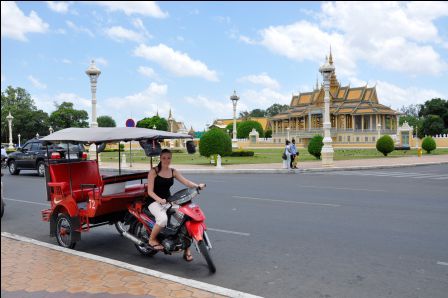 Thalia will auch mal Tuk-Tuk fahren