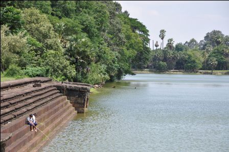 2 einsame Angler am Angkor Wat